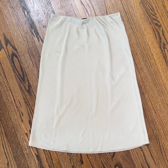 J. Crew Dresses & Skirts - B25 J. Crew Women Beige Cream Midi Skirt Flat Basic Office Preppy